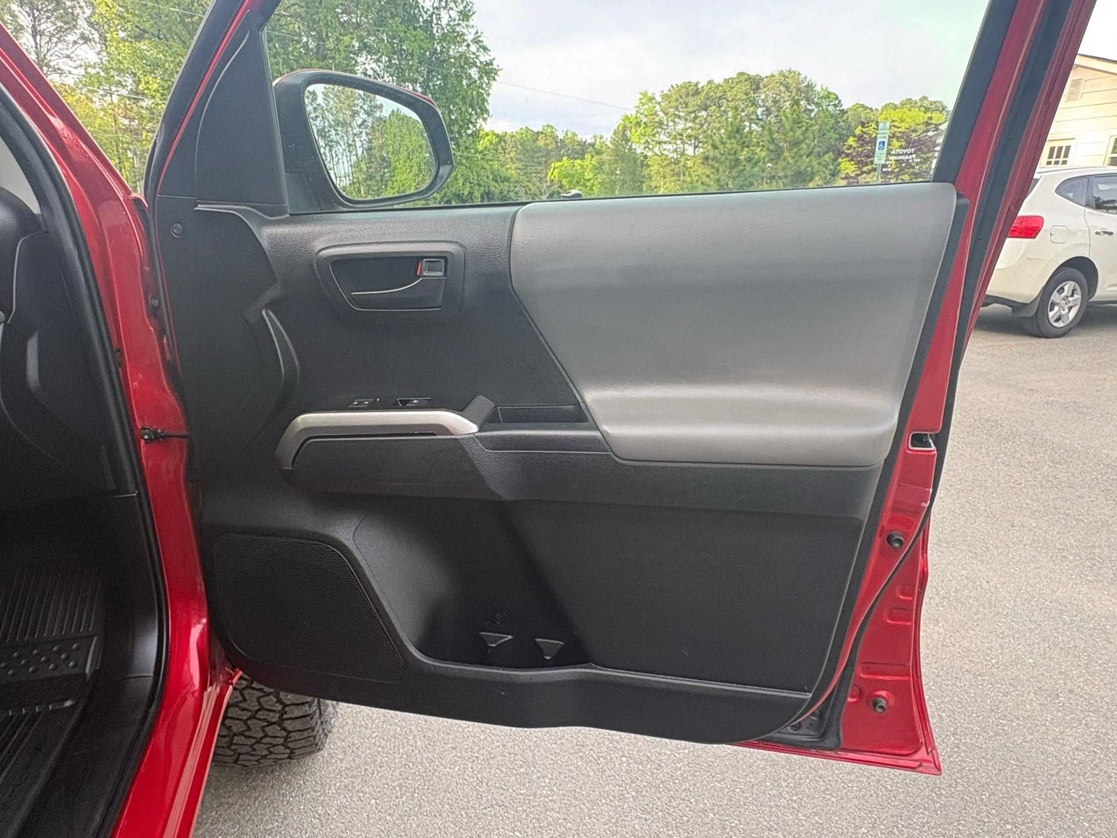Used 2023 Toyota Tacoma SR5 AWD/4WD image 20