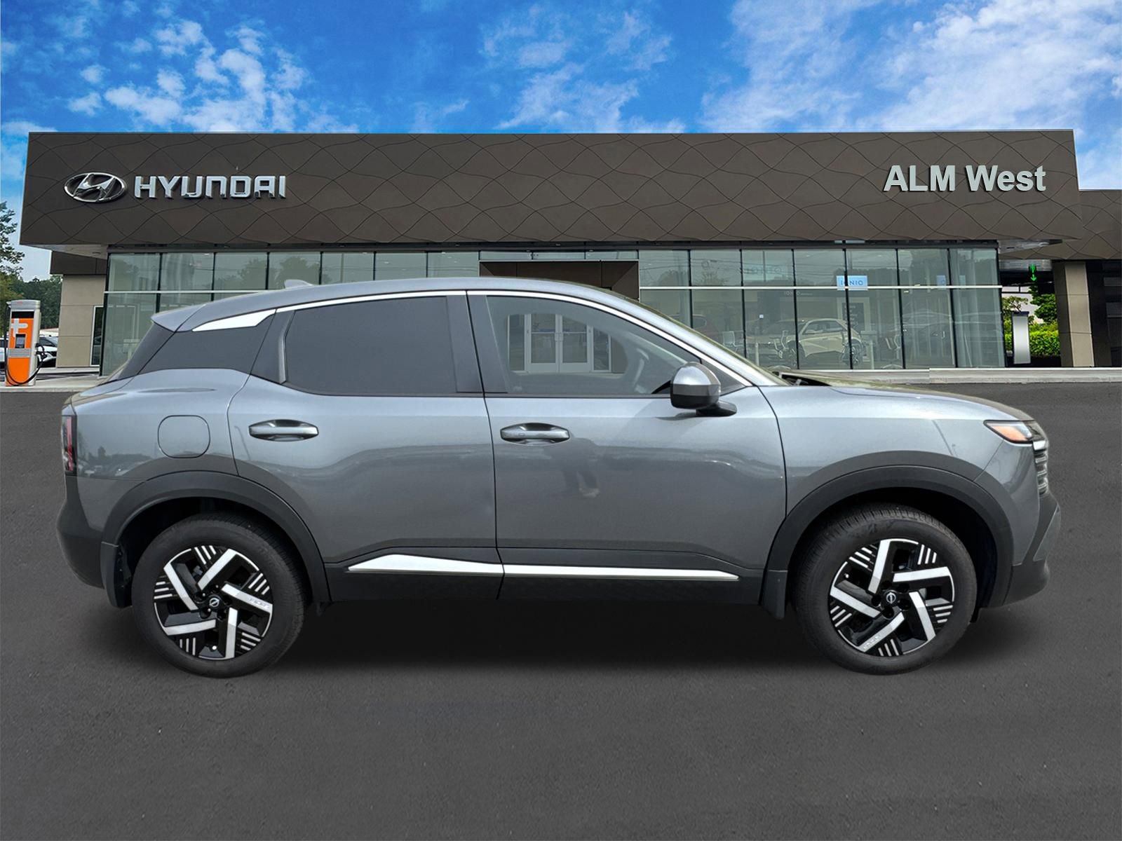 Used 2025 Nissan Kicks SV FWD image 4