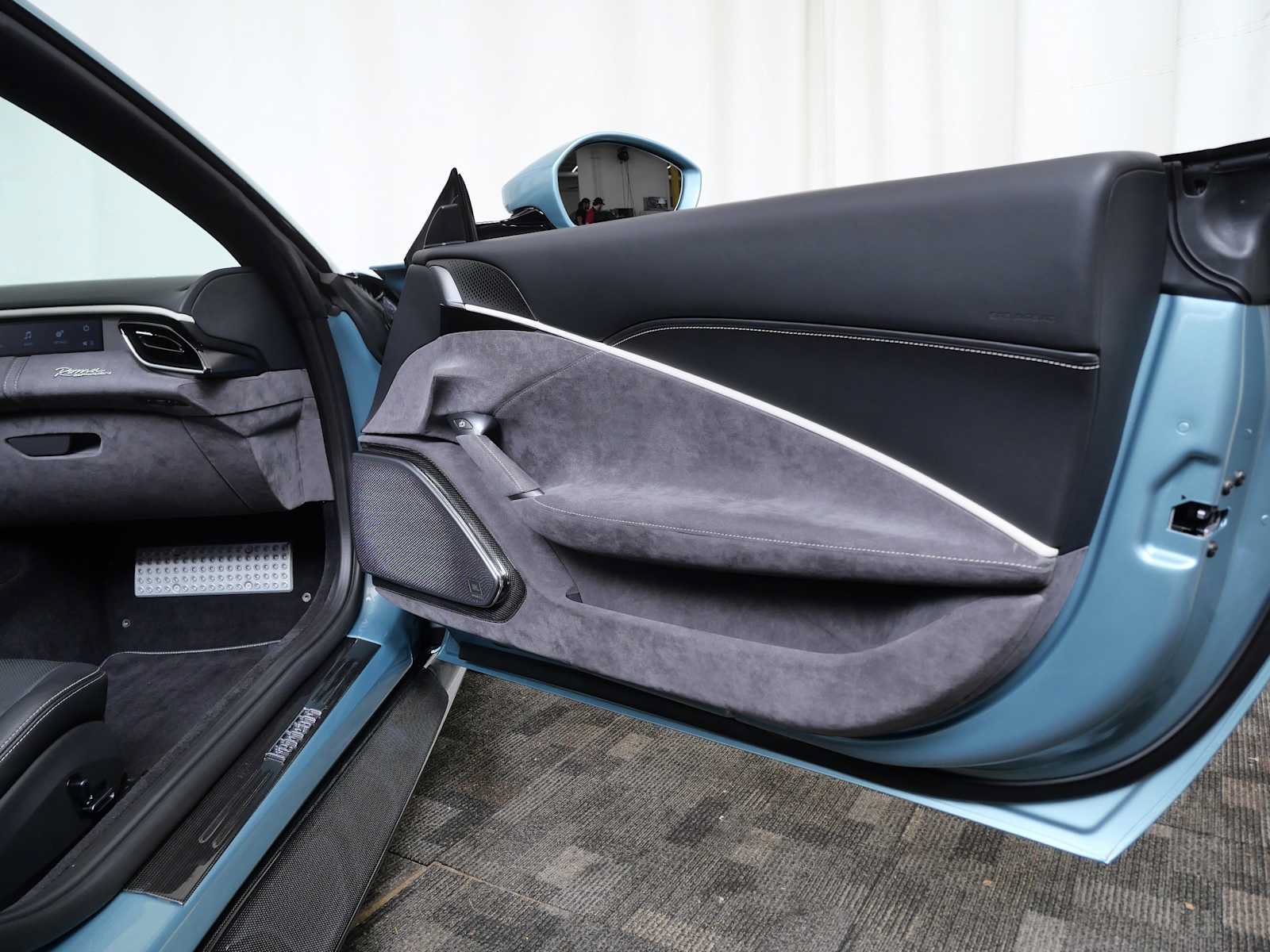Certified 2024 Ferrari Roma Spider RWD image 15