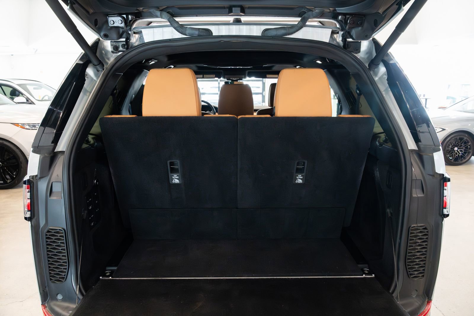 Used 2018 Land Rover Discovery HSE Luxury AWD/4WD image 7