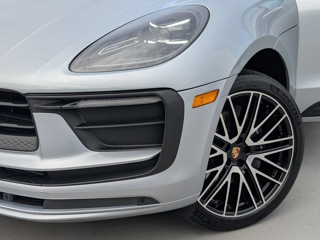 Used 2024 Porsche Macan AWD/4WD image 10