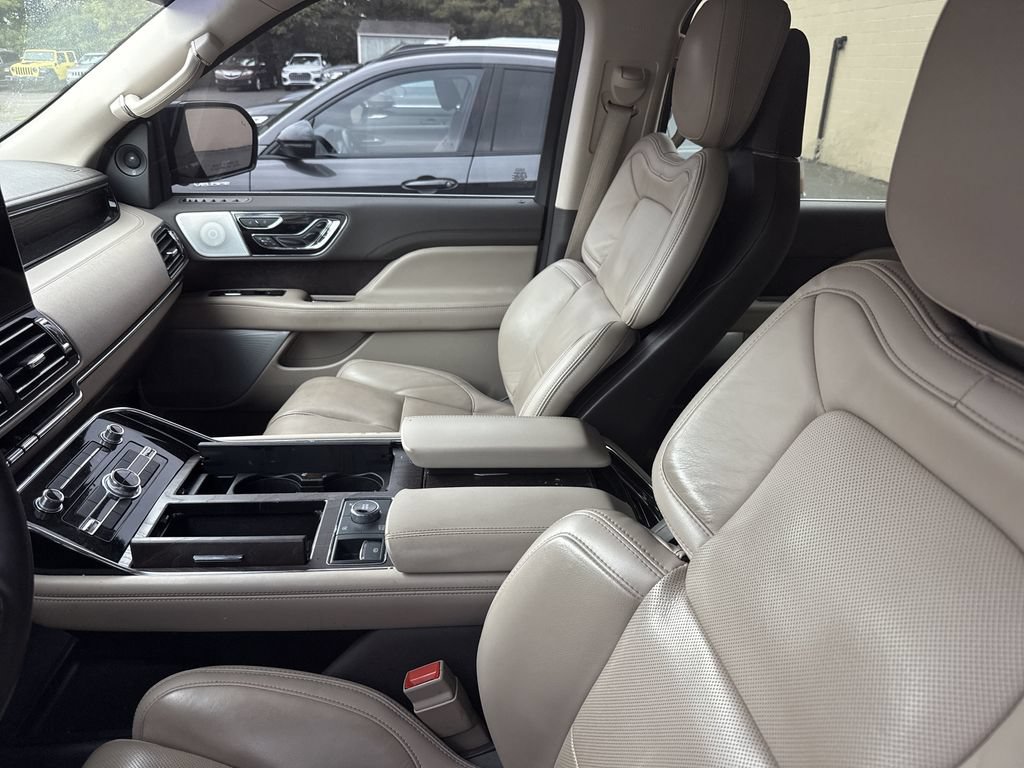 Certified 2023 Lincoln Navigator L Reserve AWD/4WD image 4