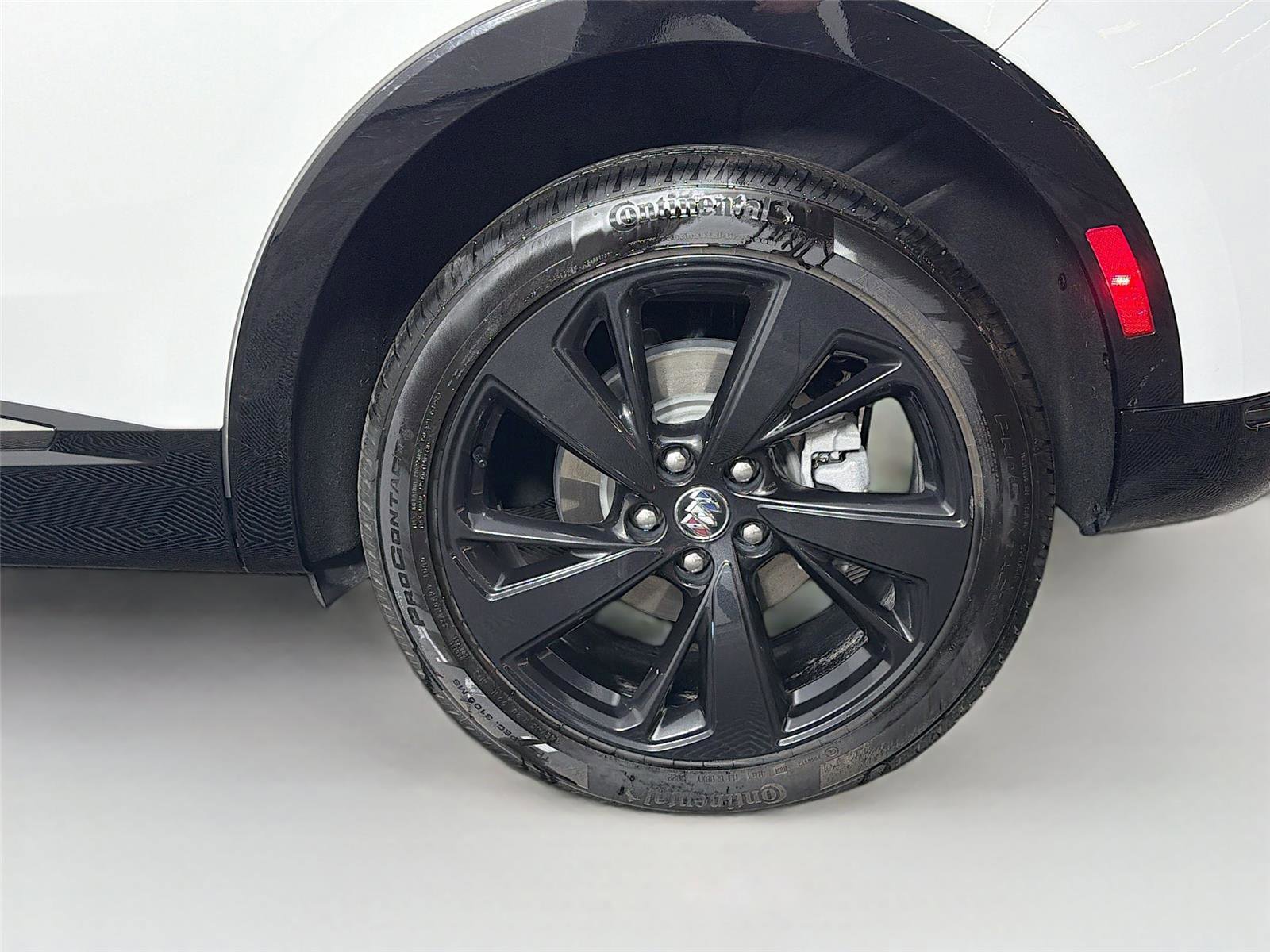 Used 2023 Buick Envision Essence w/ Sport Touring Package image 31