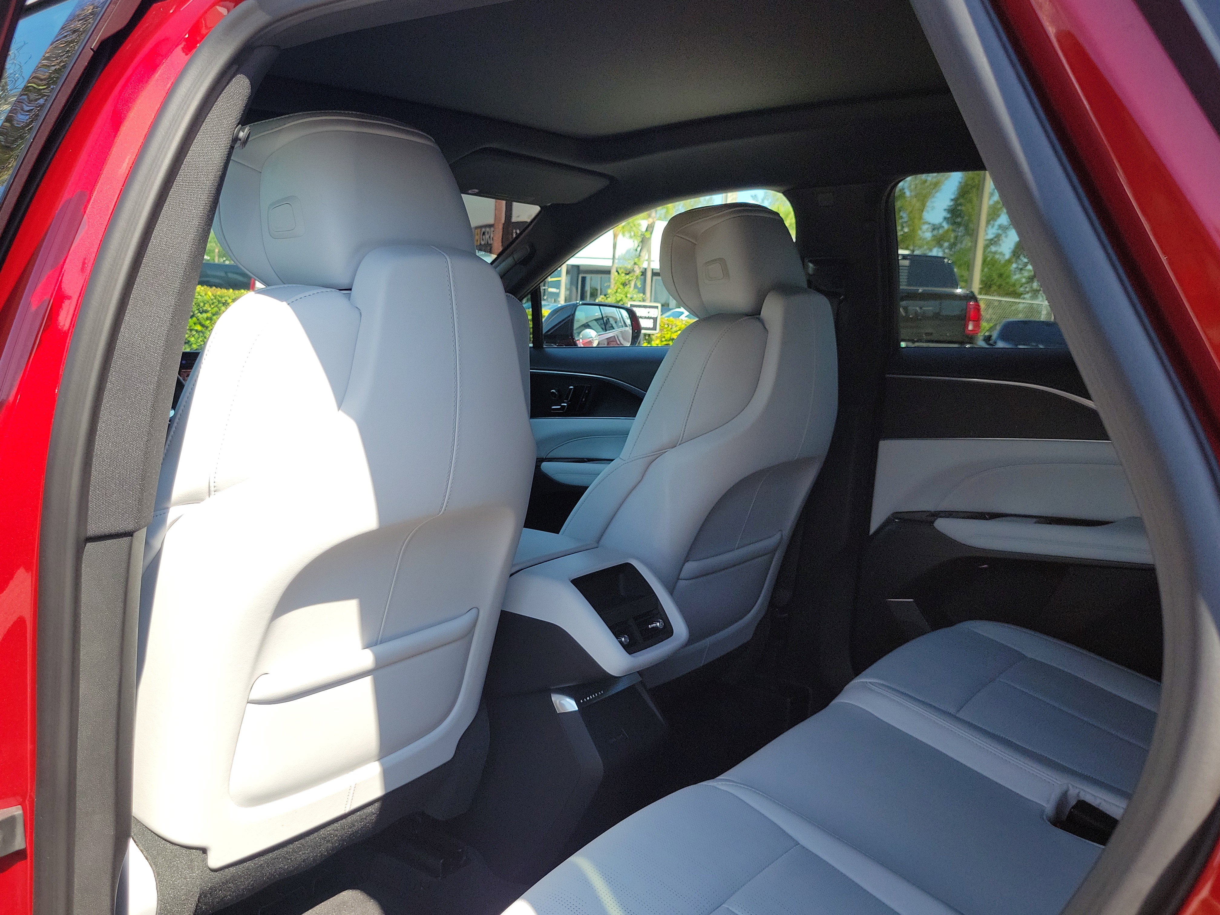 Used 2024 Cadillac Lyriq Luxury RWD image 13