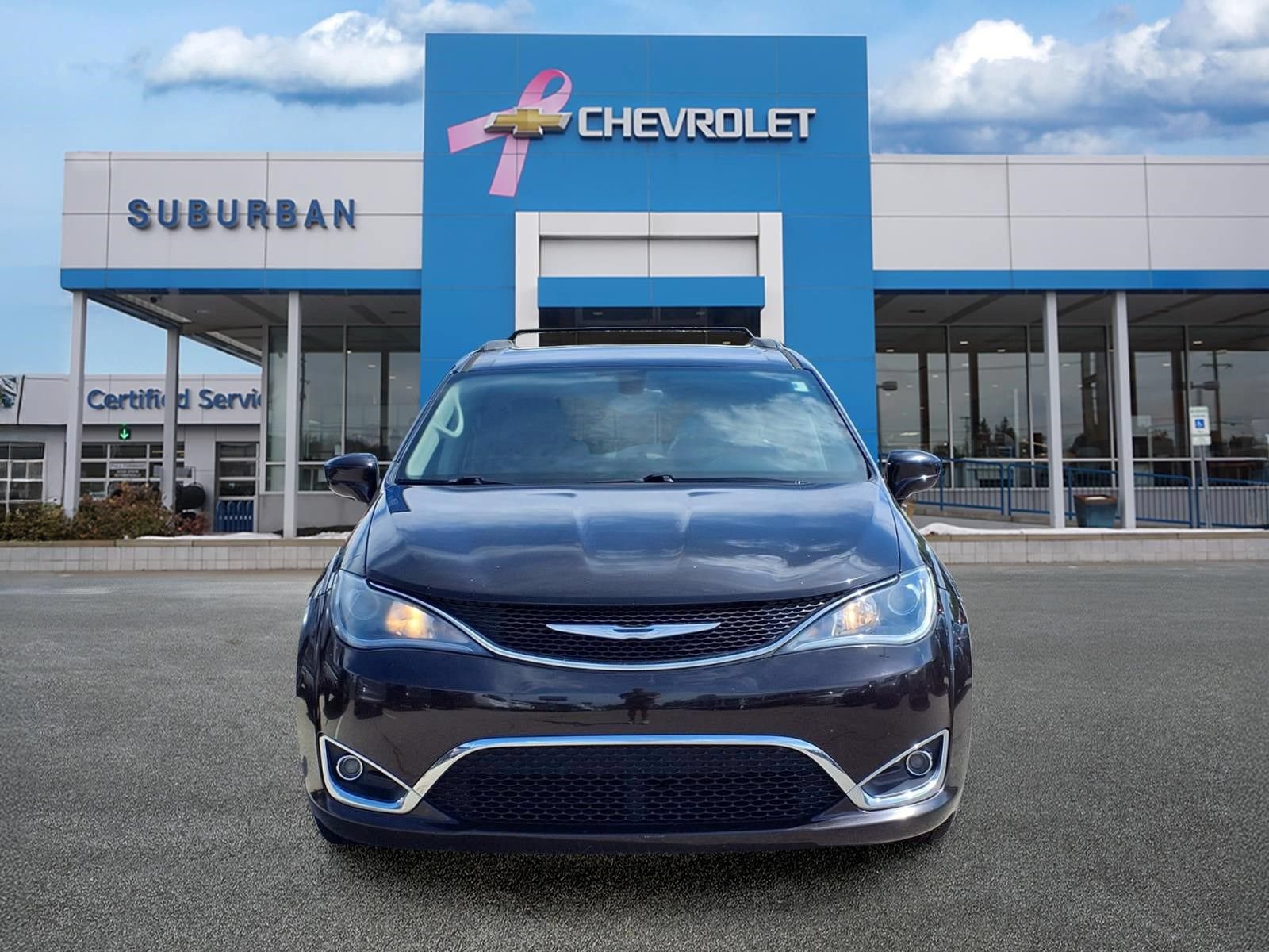 Used 2017 Chrysler Pacifica Touring-L w/ Tire & Wheel Group FWD image 2