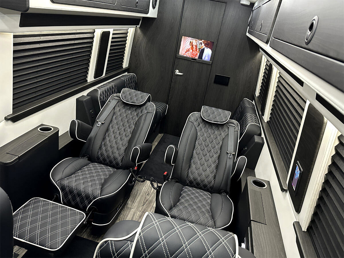 Used 2024 Mercedes-Benz Sprinter 3500 image 3