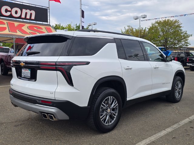 Used 2024 Chevrolet Traverse LT FWD image 4