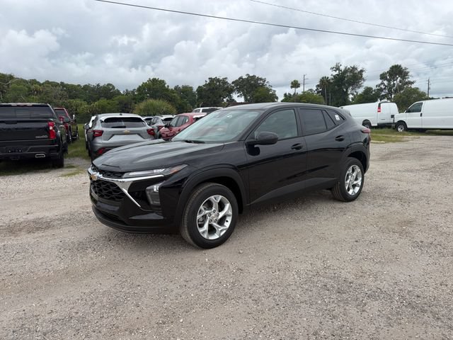 New 2026 Chevrolet Trax LS w/ LS Convenience Package FWD image 2