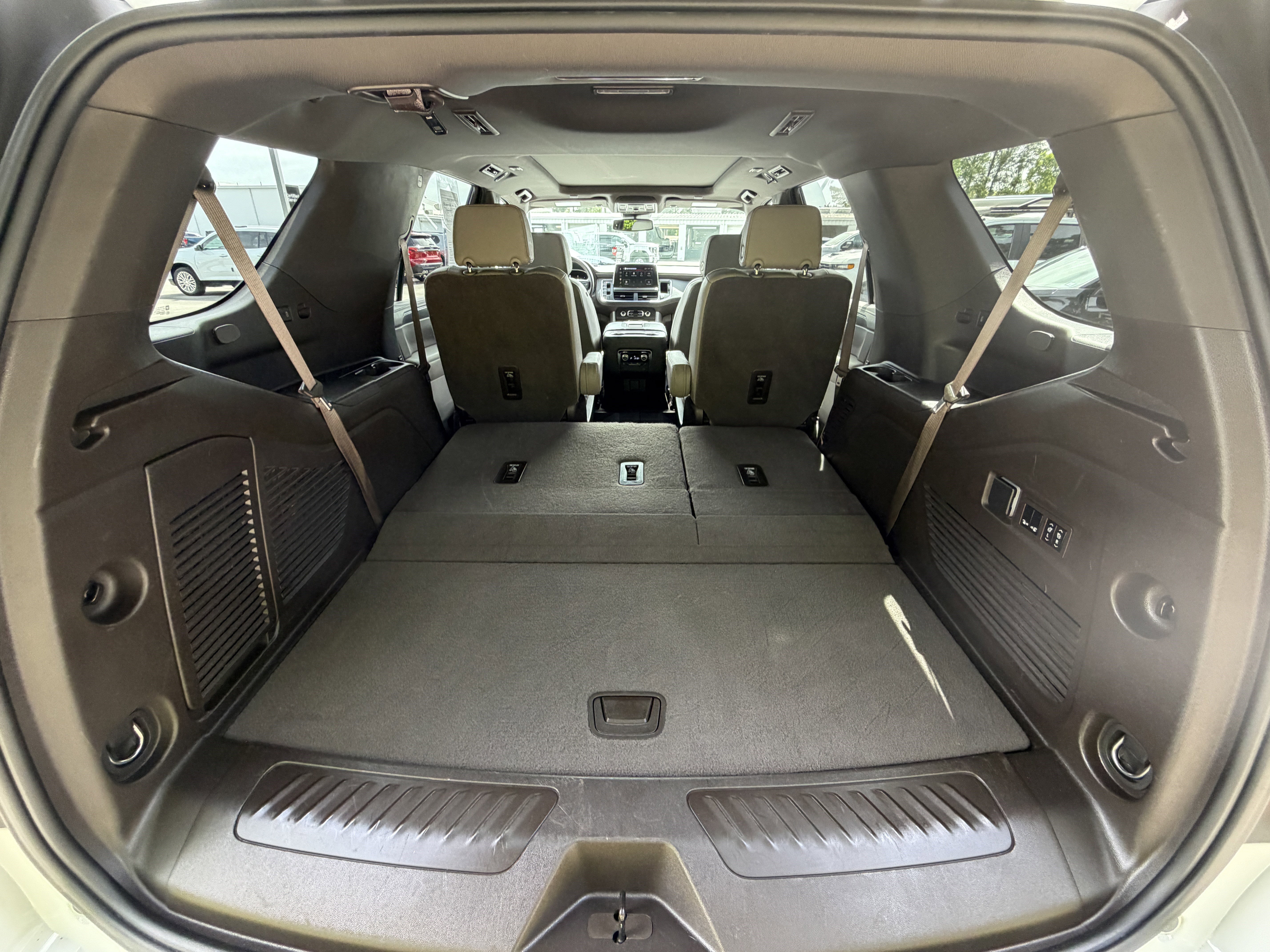 Used 2024 GMC Yukon SLT w/ SLT Luxury Package RWD image 10
