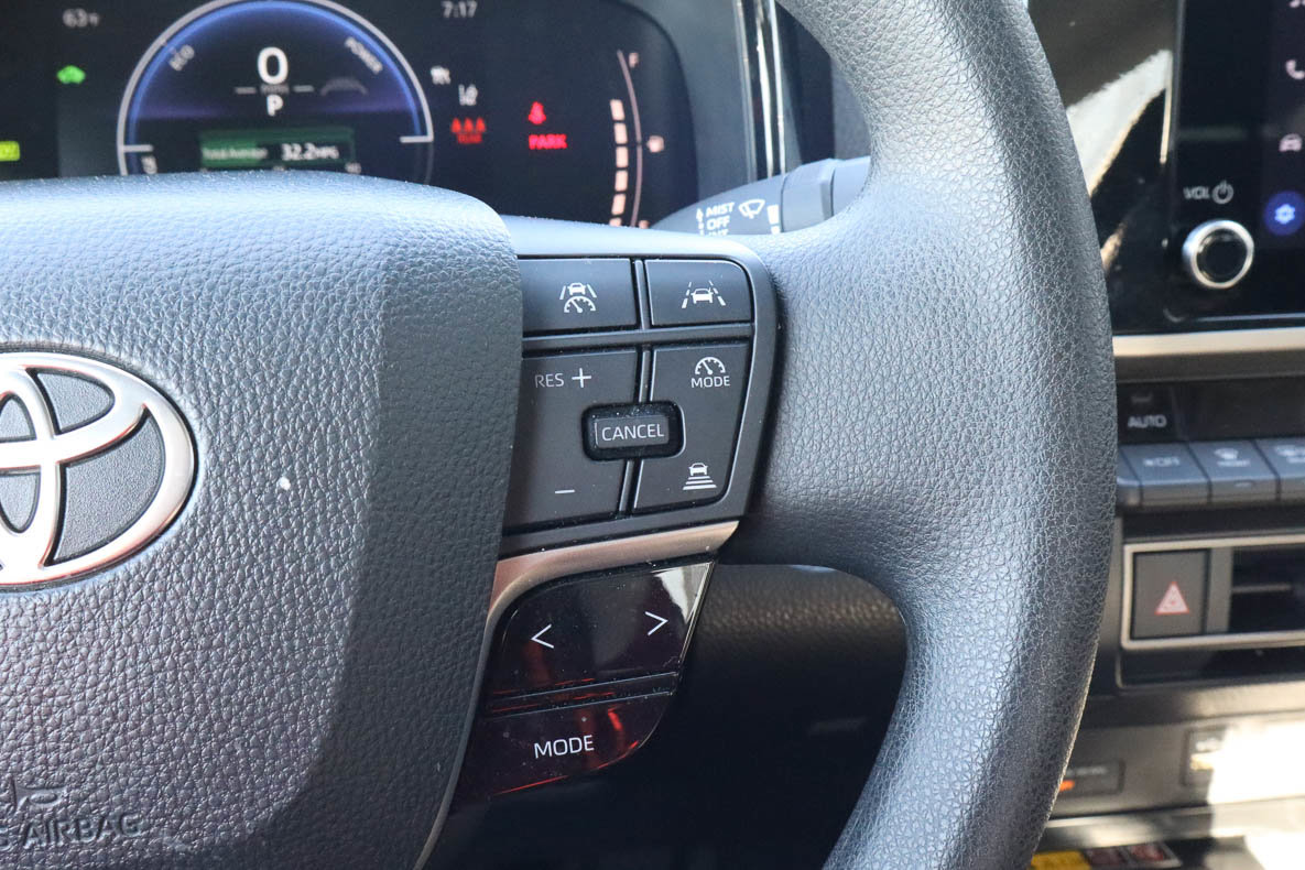 Used 2025 Toyota Camry LE FWD image 26
