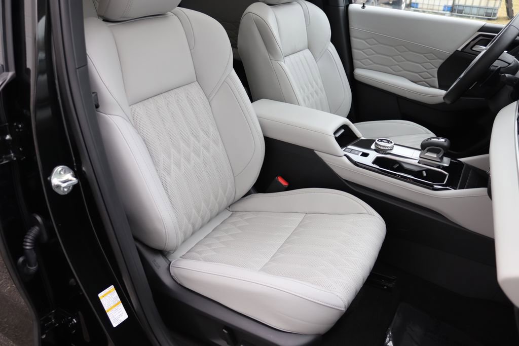 Used 2025 Mitsubishi Outlander AWD image 22