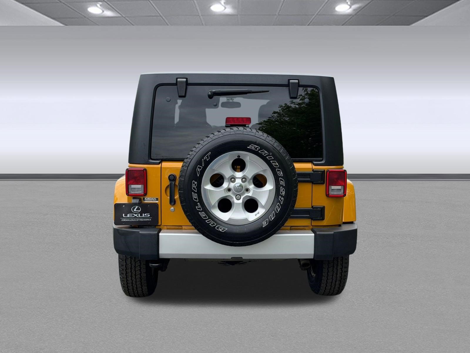 Used 2014 Jeep Wrangler Unlimited Sahara w/ Dual Top Group AWD/4WD image 10