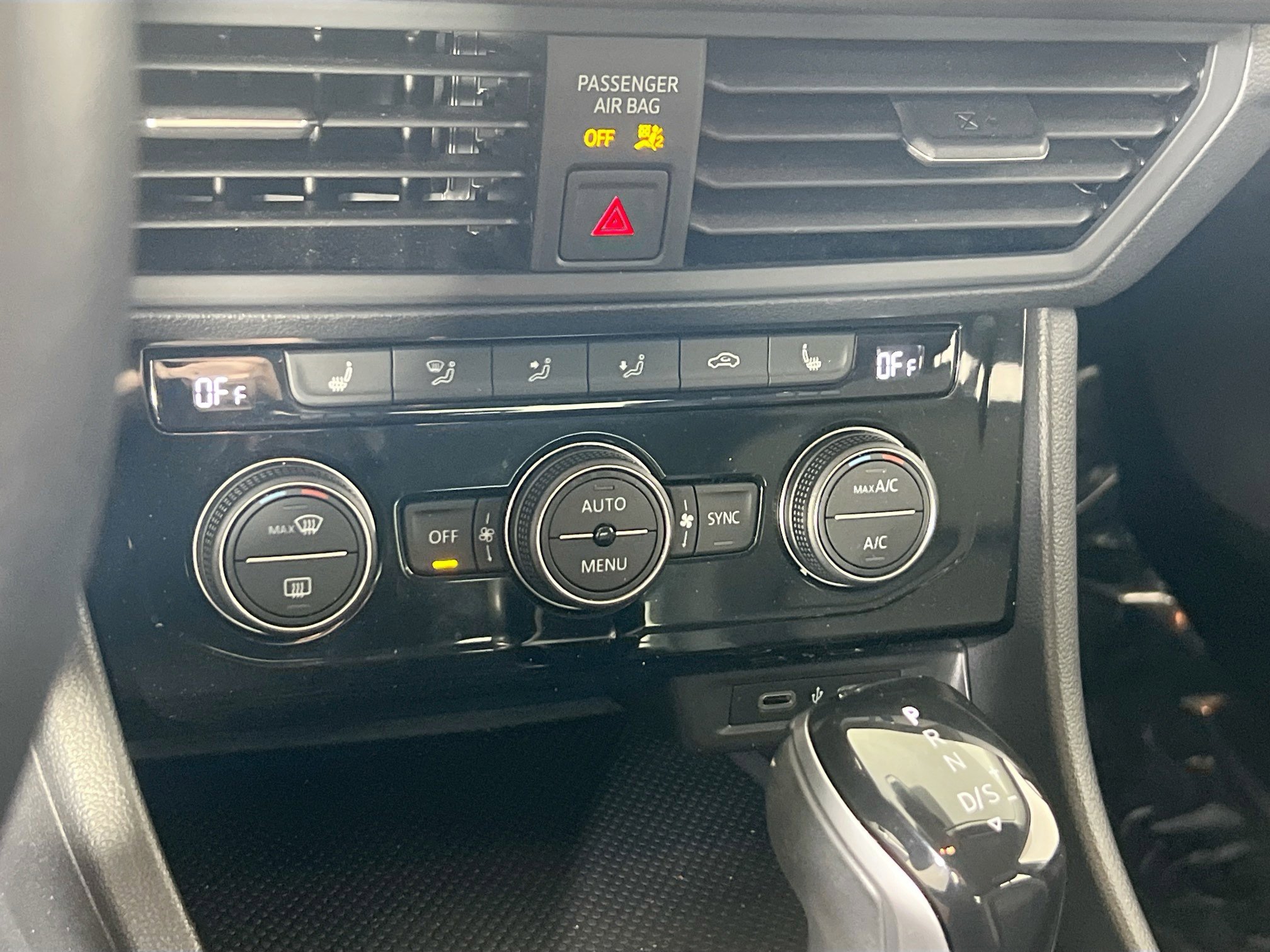 Used 2023 Volkswagen Jetta SE FWD image 15