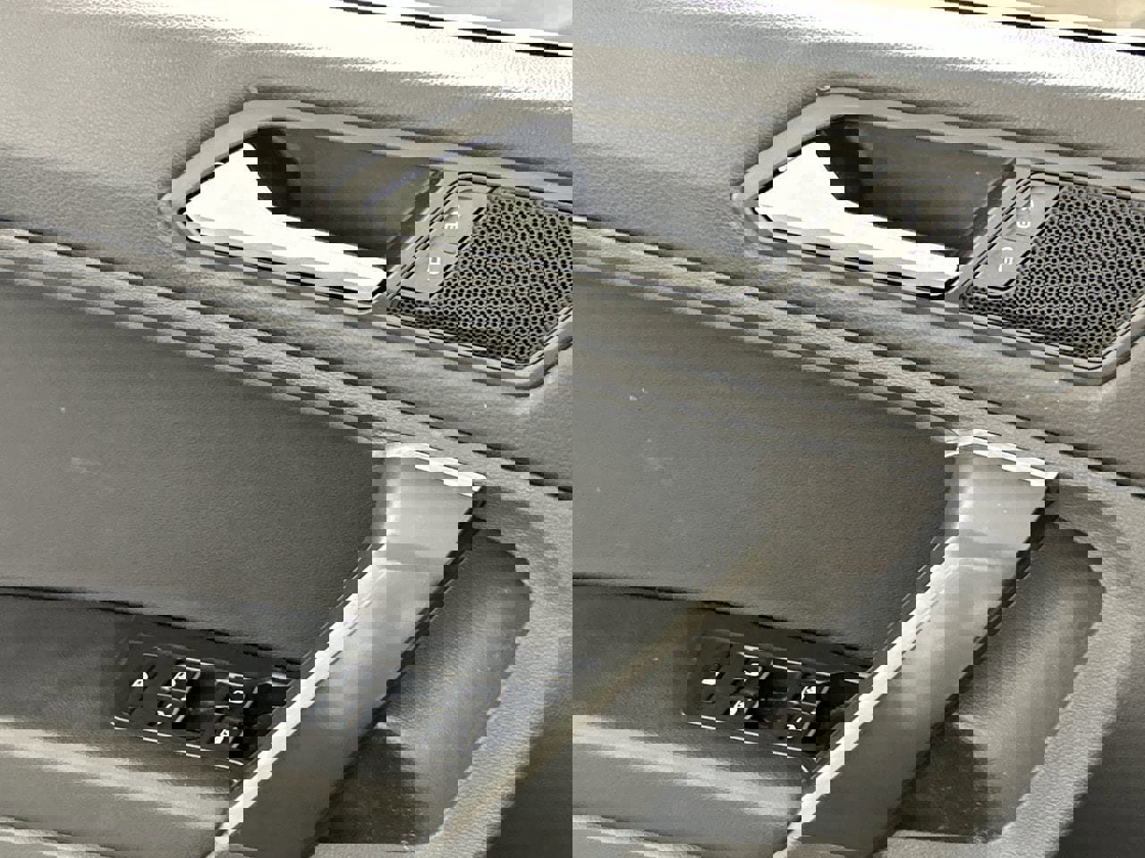 Used 2021 Volkswagen Tiguan SE R-Line image 19