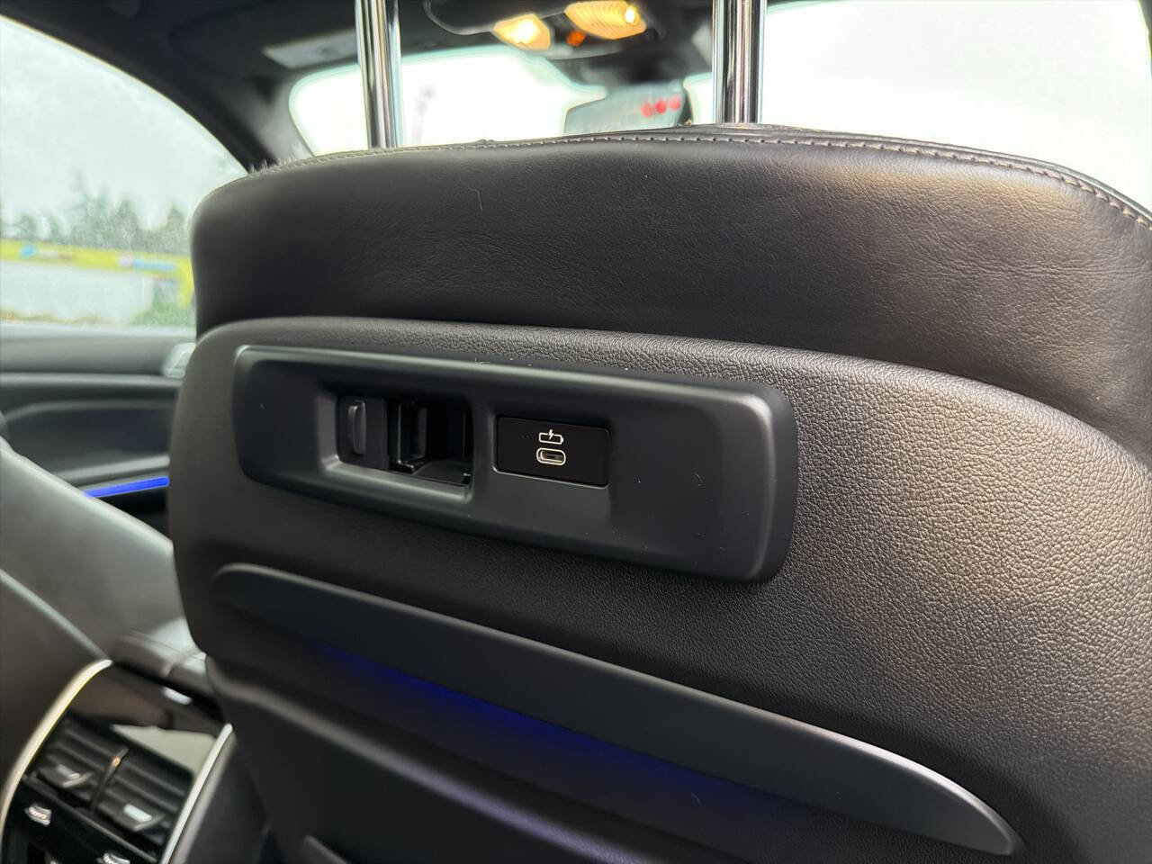 Used 2019 BMW X7 xDrive50i w/ M Sport Package image 28