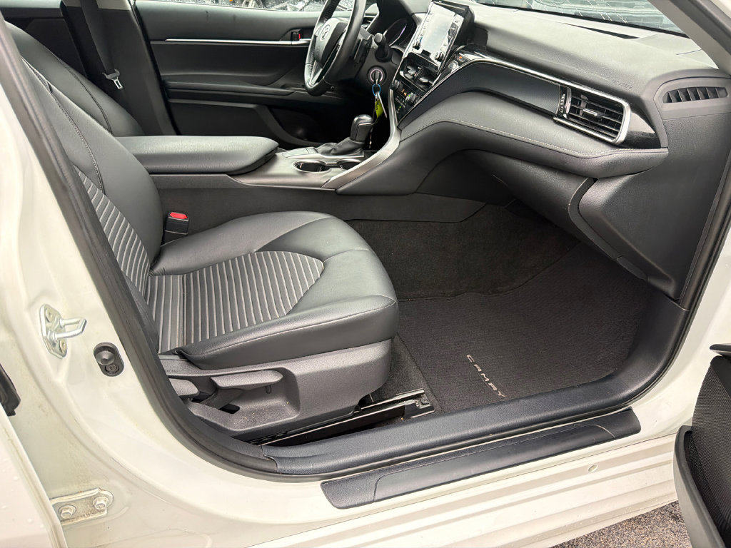 Used 2022 Toyota Camry SE w/ Carpet Mat Package (TMS) FWD image 13