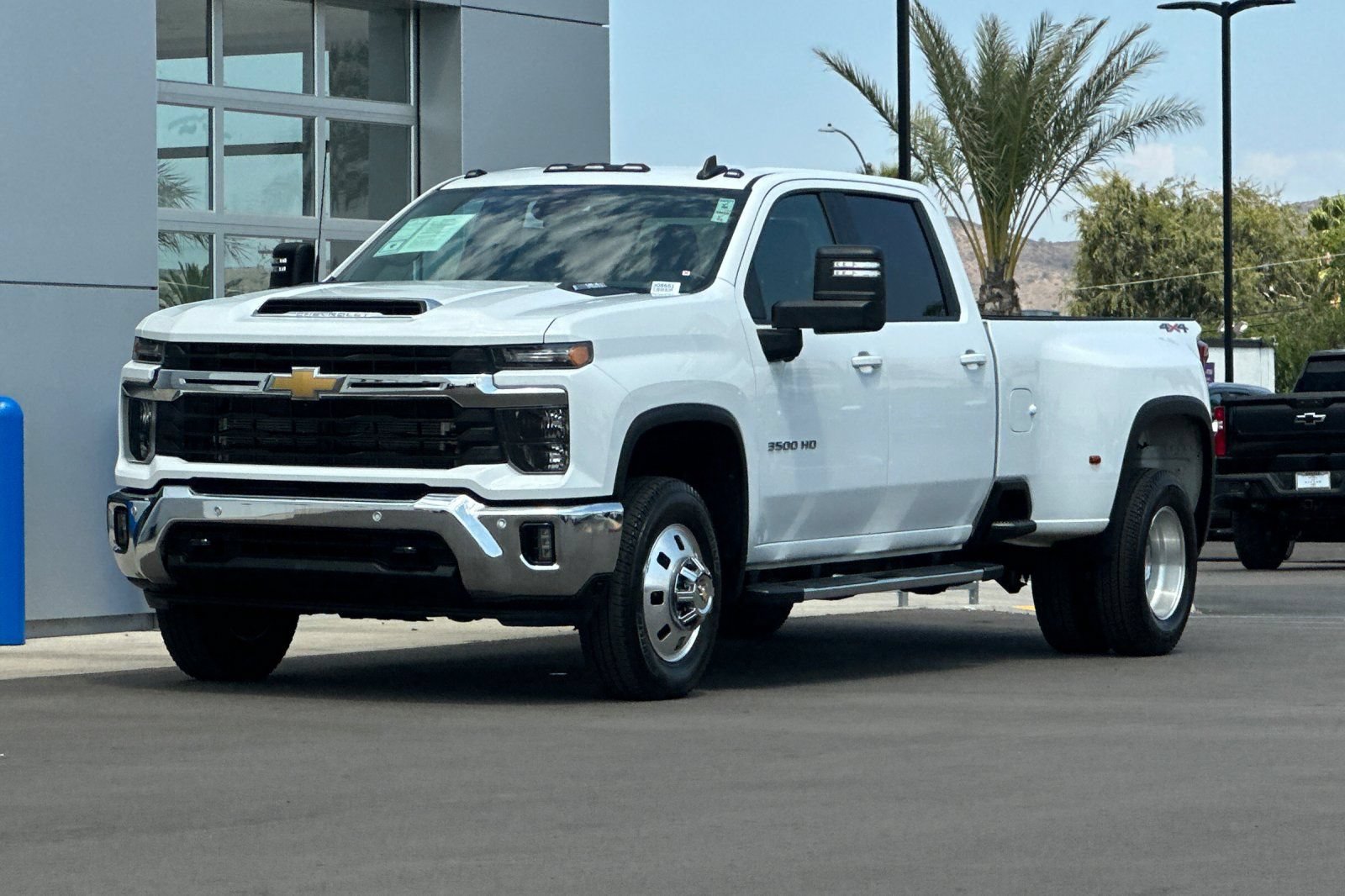 Used 2025 Chevrolet Silverado 3500 LT w/ Safety Package AWD/4WD image 8