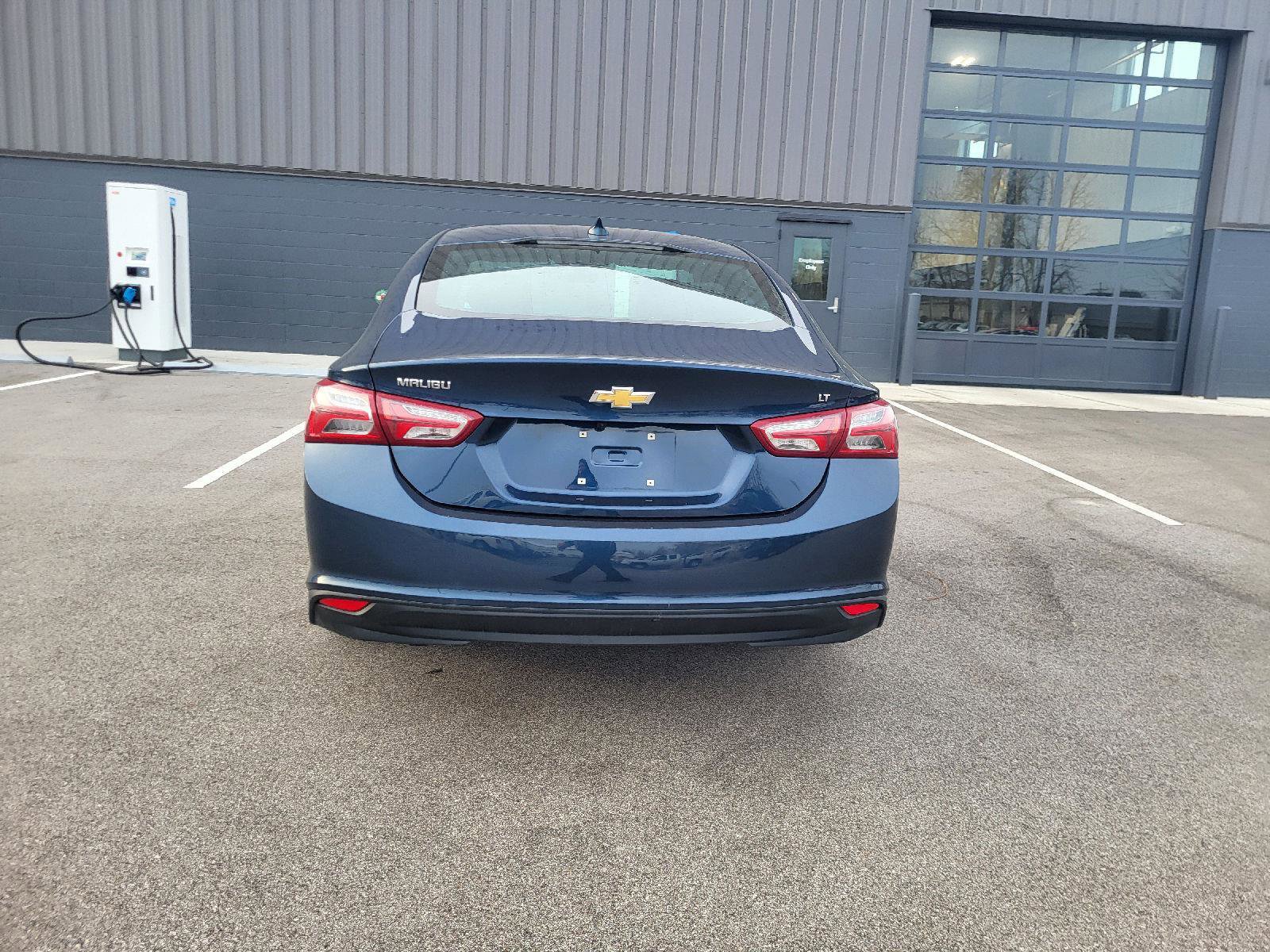 Used 2022 Chevrolet Malibu LT image 4
