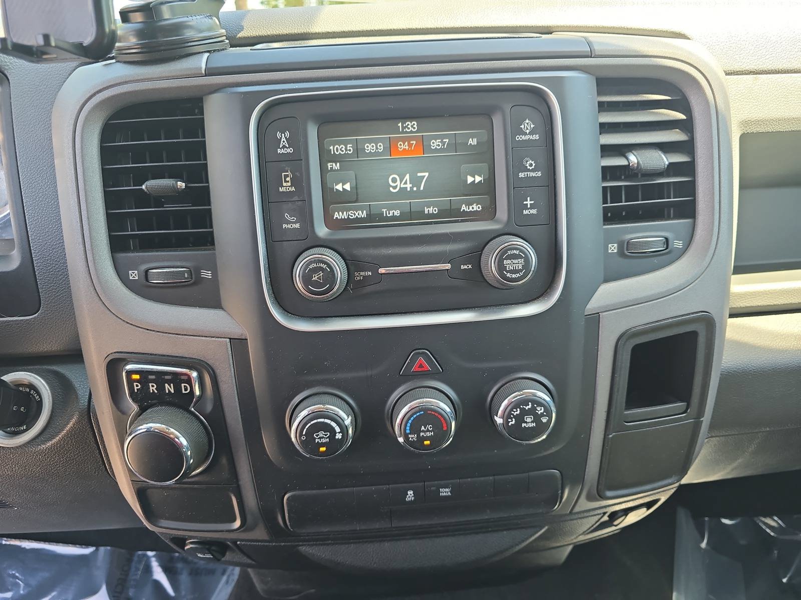 Used 2017 RAM 1500 Express RWD image 19