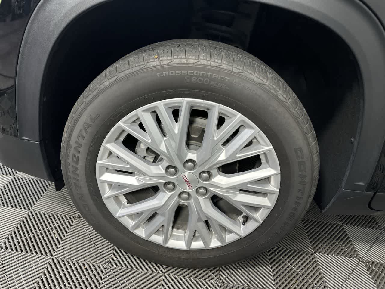 Used 2026 GMC Acadia Elevation w/ Elevation Premium Package FWD image 10
