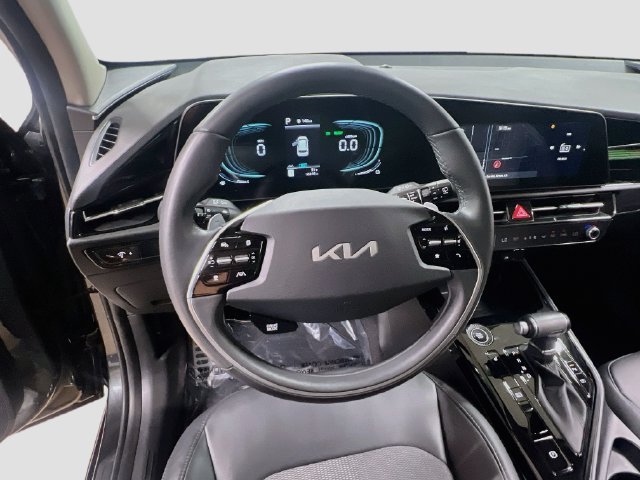 Used 2024 Kia Niro EX Touring FWD image 11