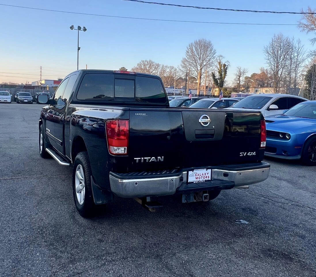 Used 2011 Nissan Titan SV w/ SV Value Truck Pkg AWD/4WD image 4