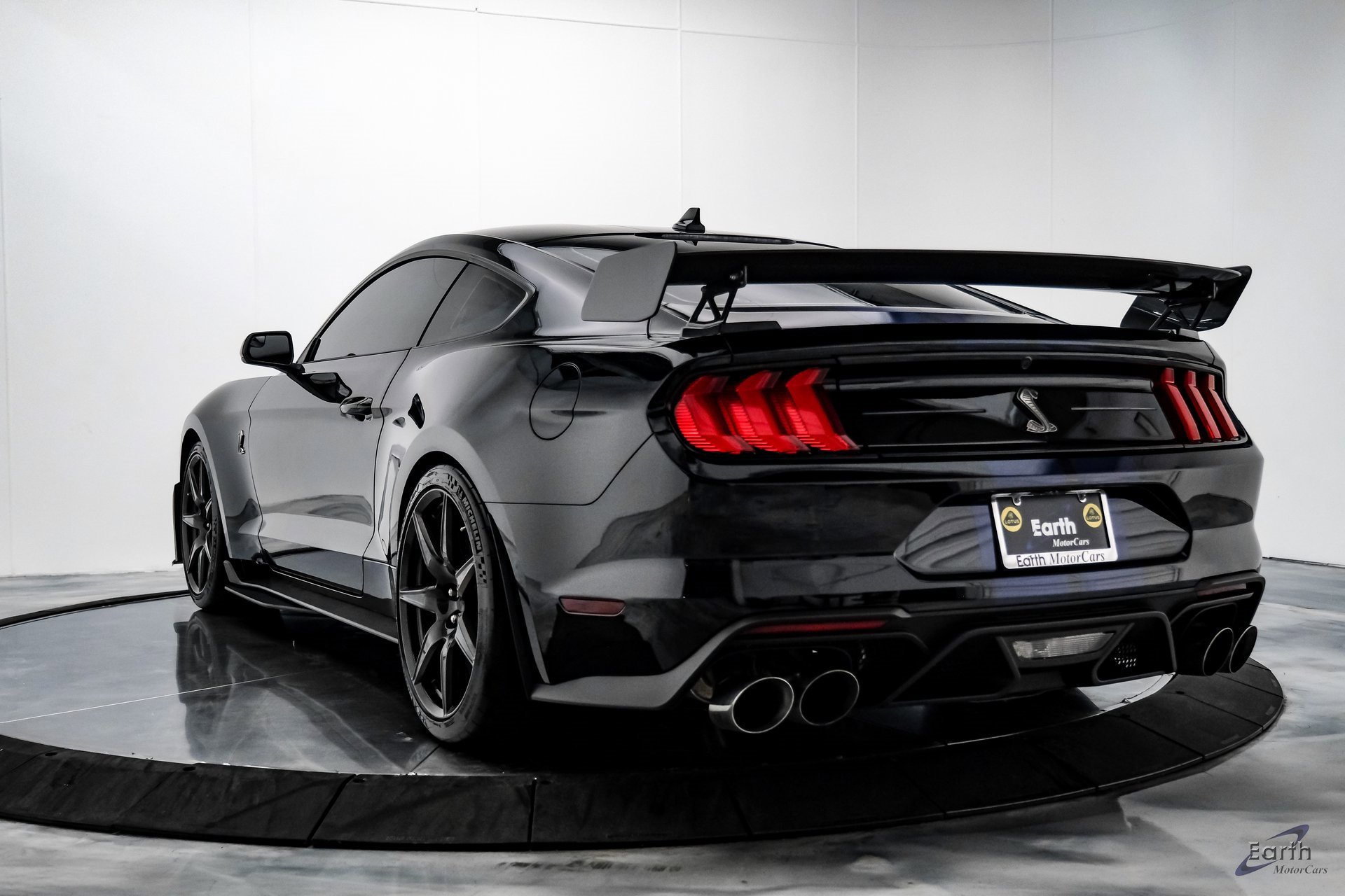 Used 2020 Ford Mustang Shelby GT500 w/ Carbon Fiber Track Pack image 9