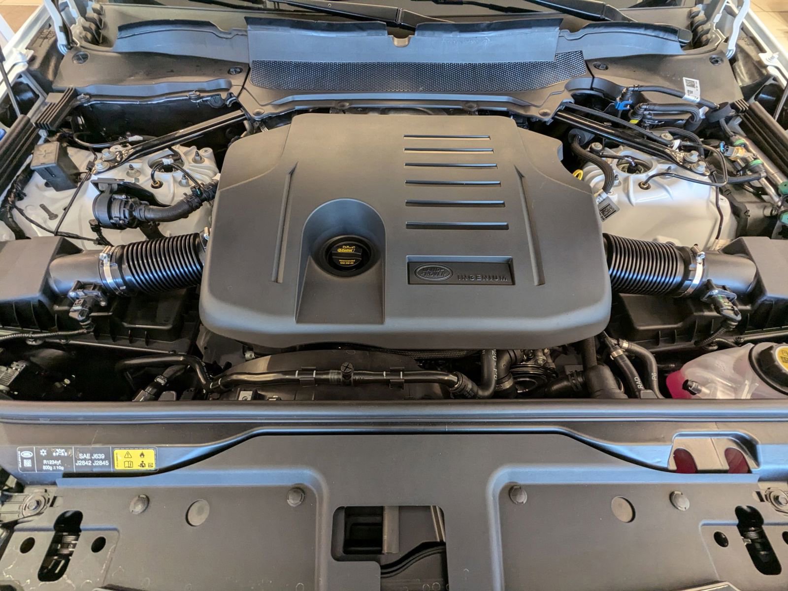 New 2025 Land Rover Discovery Dynamic SE image 14