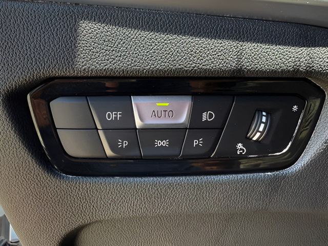 Used 2026 BMW 330i xDrive Sedan AWD/4WD image 18