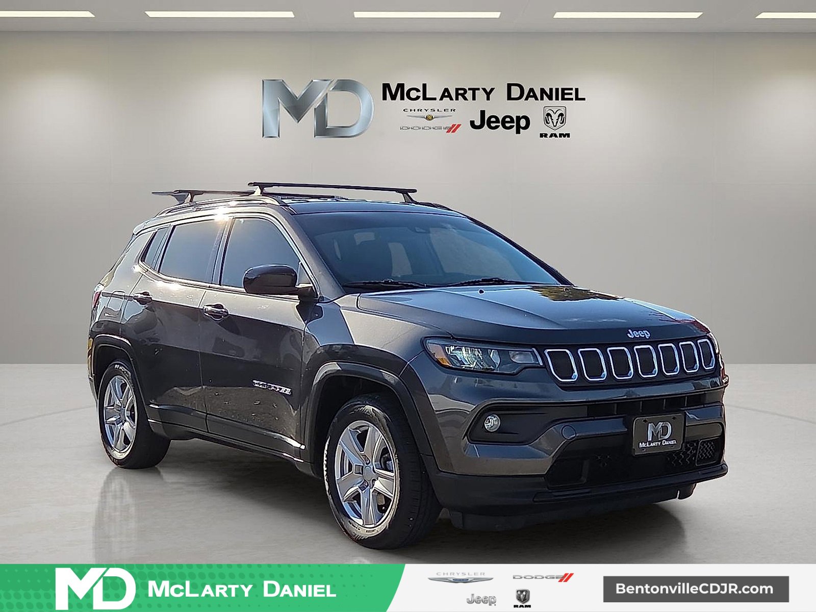 Used 2022 Jeep Compass Latitude image 1