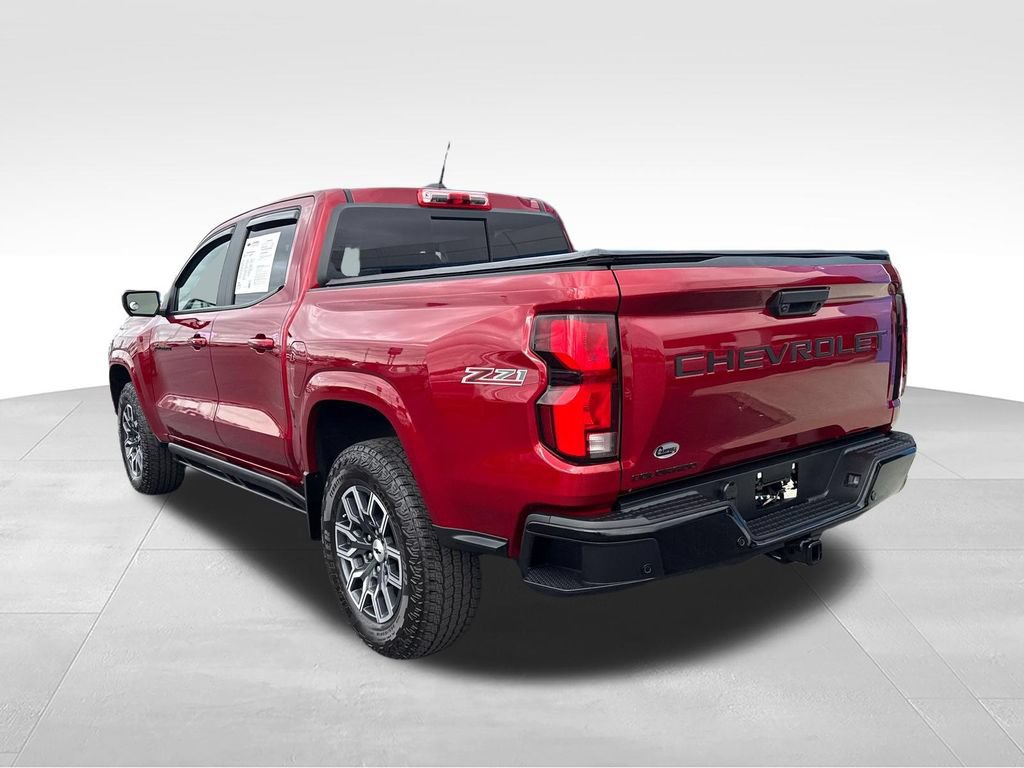 Used 2025 Chevrolet Colorado Z71 w/ Technology Package AWD/4WD image 3