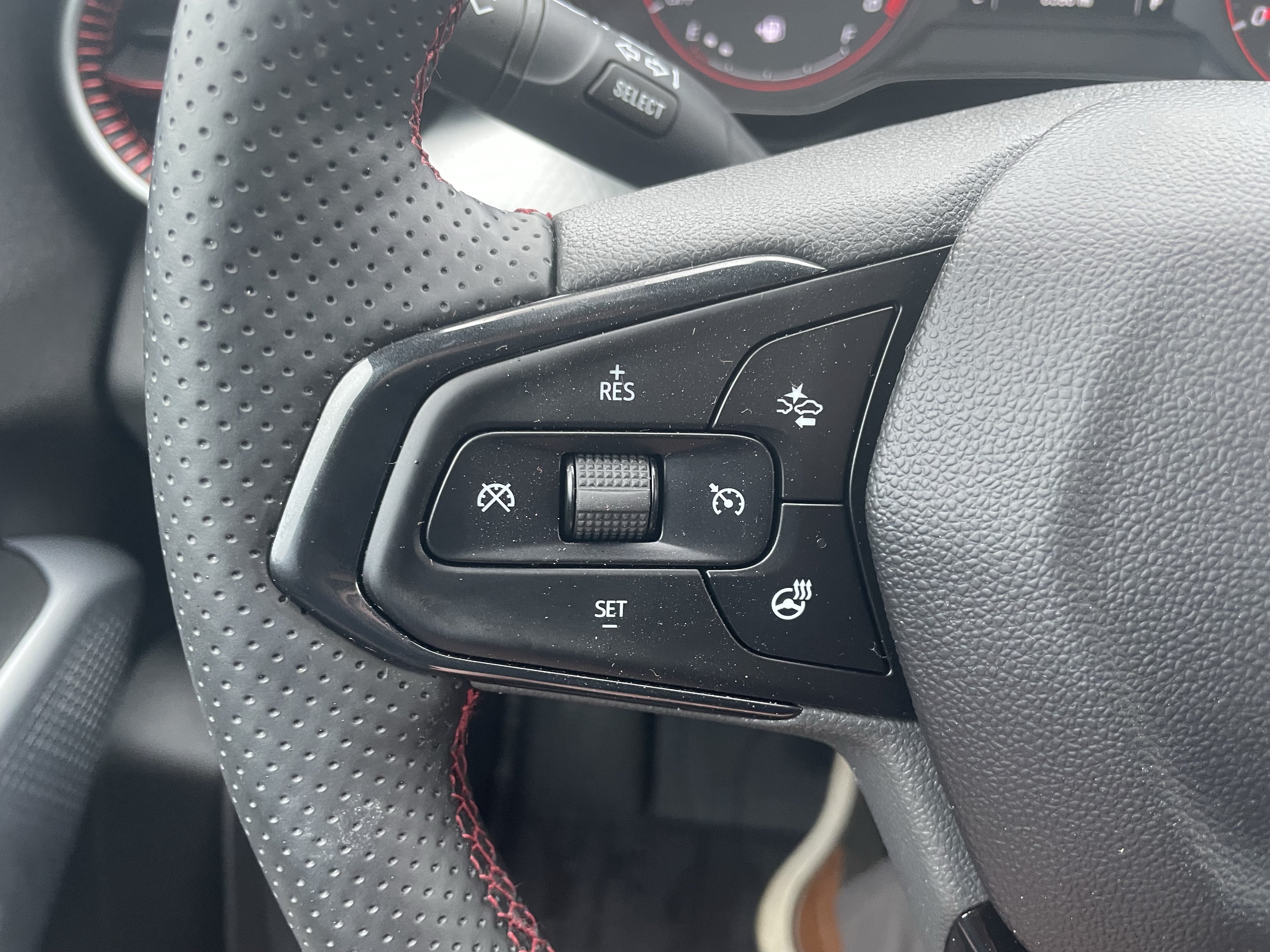 Used 2026 Chevrolet Trax RS w/ Sunroof Package FWD image 14