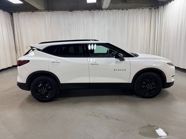 Used 2024 Chevrolet Blazer LT w/ Convenience Package image 3