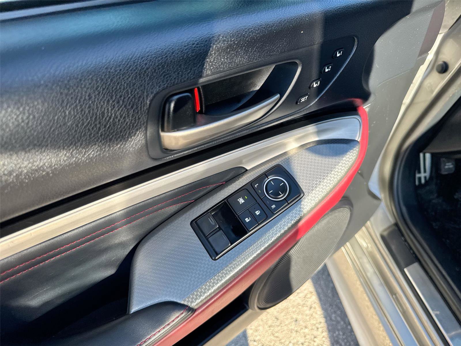 Used 2017 Lexus RC 200t F Sport image 2