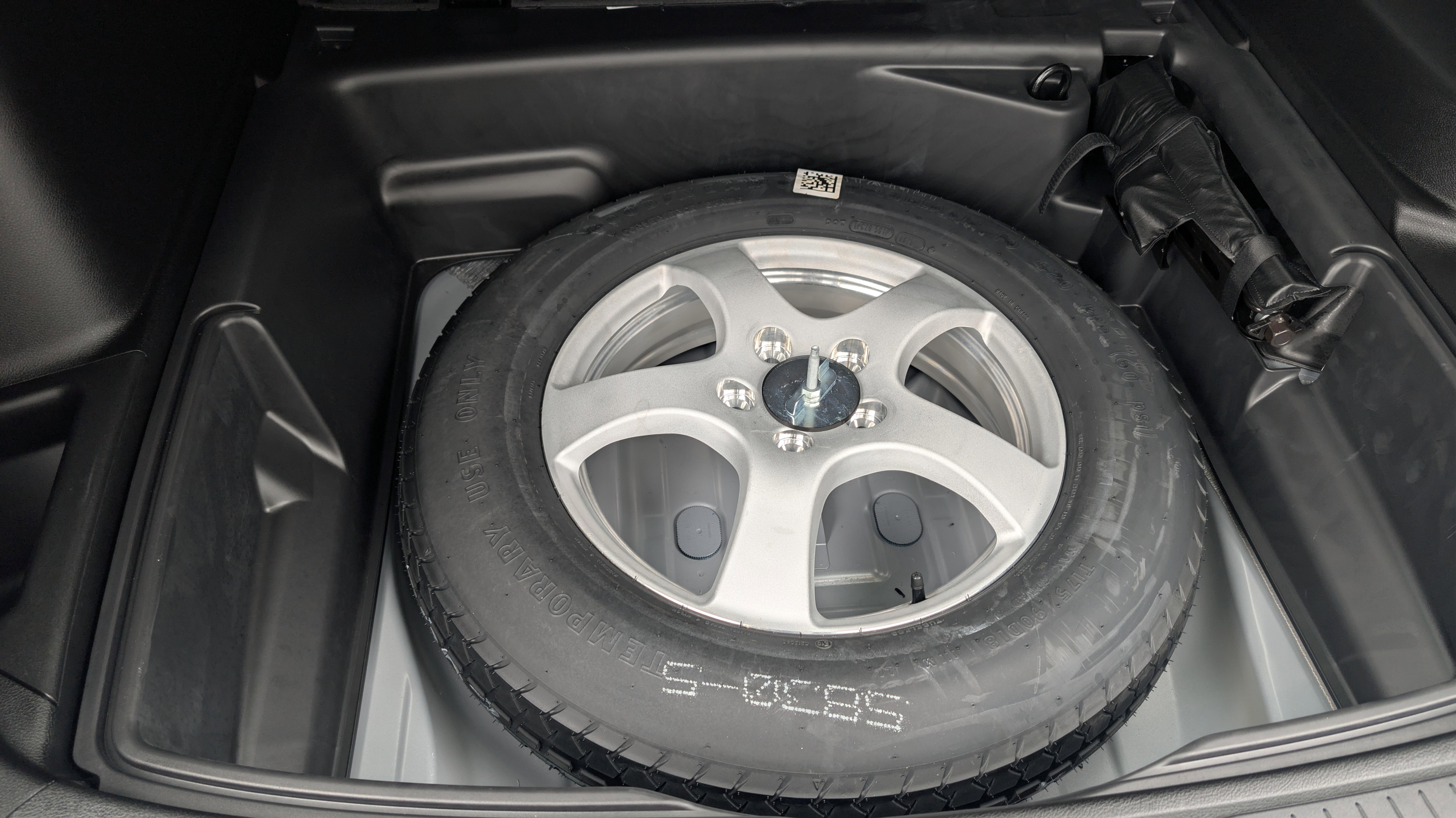 New 2025 Jeep Grand Cherokee Laredo image 12