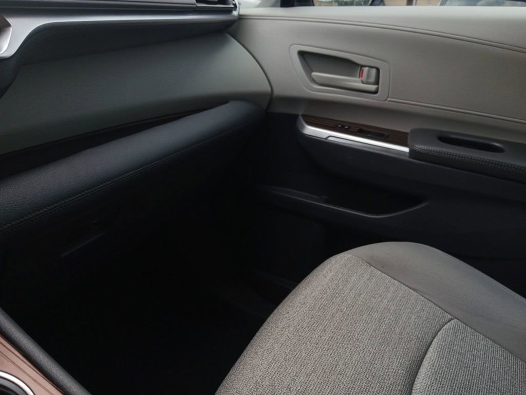 Used 2021 Toyota Sienna LE FWD image 22