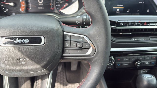 Used 2025 Jeep Compass Trailhawk w/ Trailhawk Convenience Group AWD/4WD image 17
