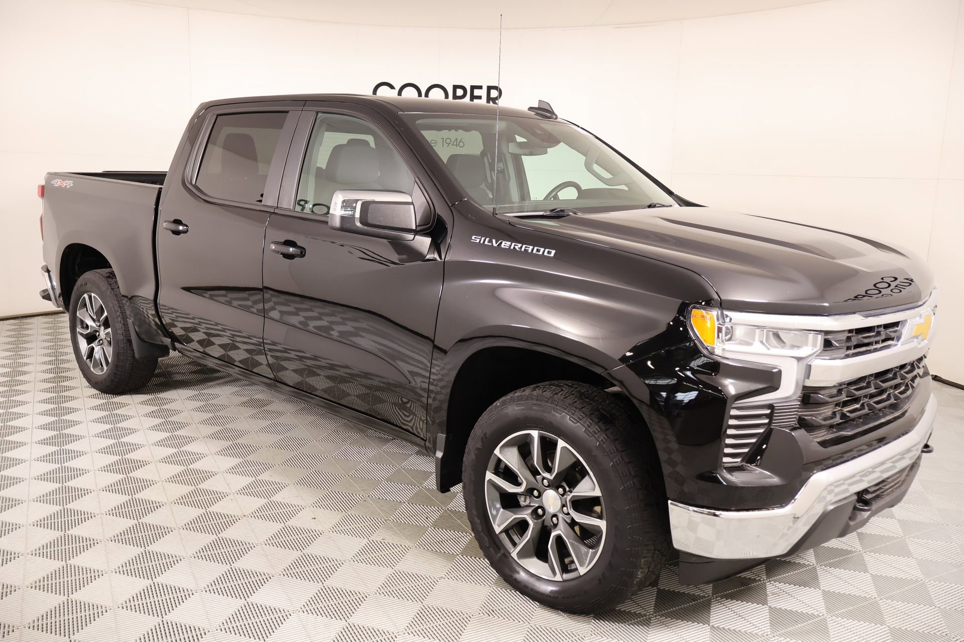 Used 2023 Chevrolet Silverado 1500 LT image 1