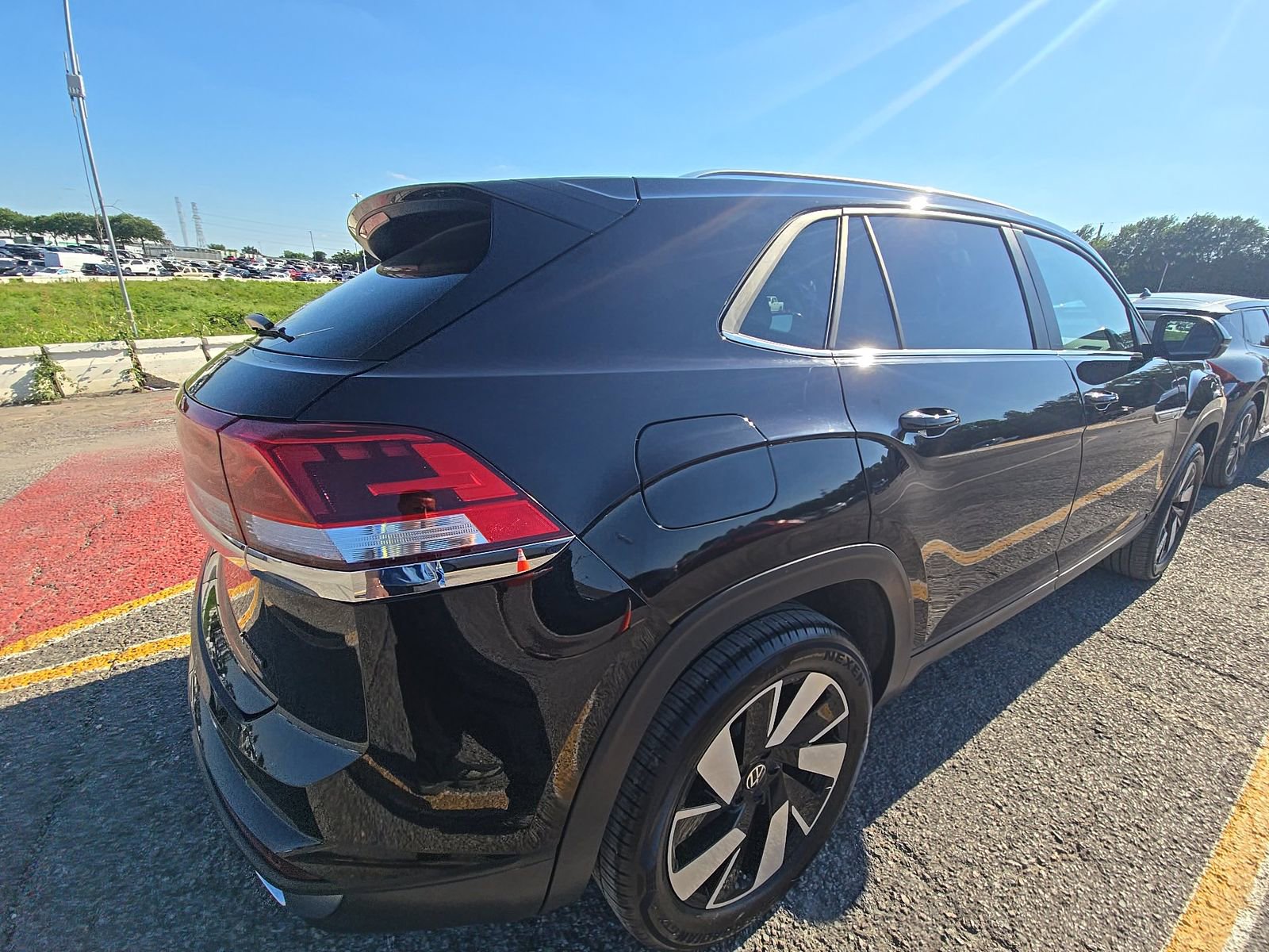 Used 2026 Volkswagen Atlas Cross Sport SE AWD/4WD image 6