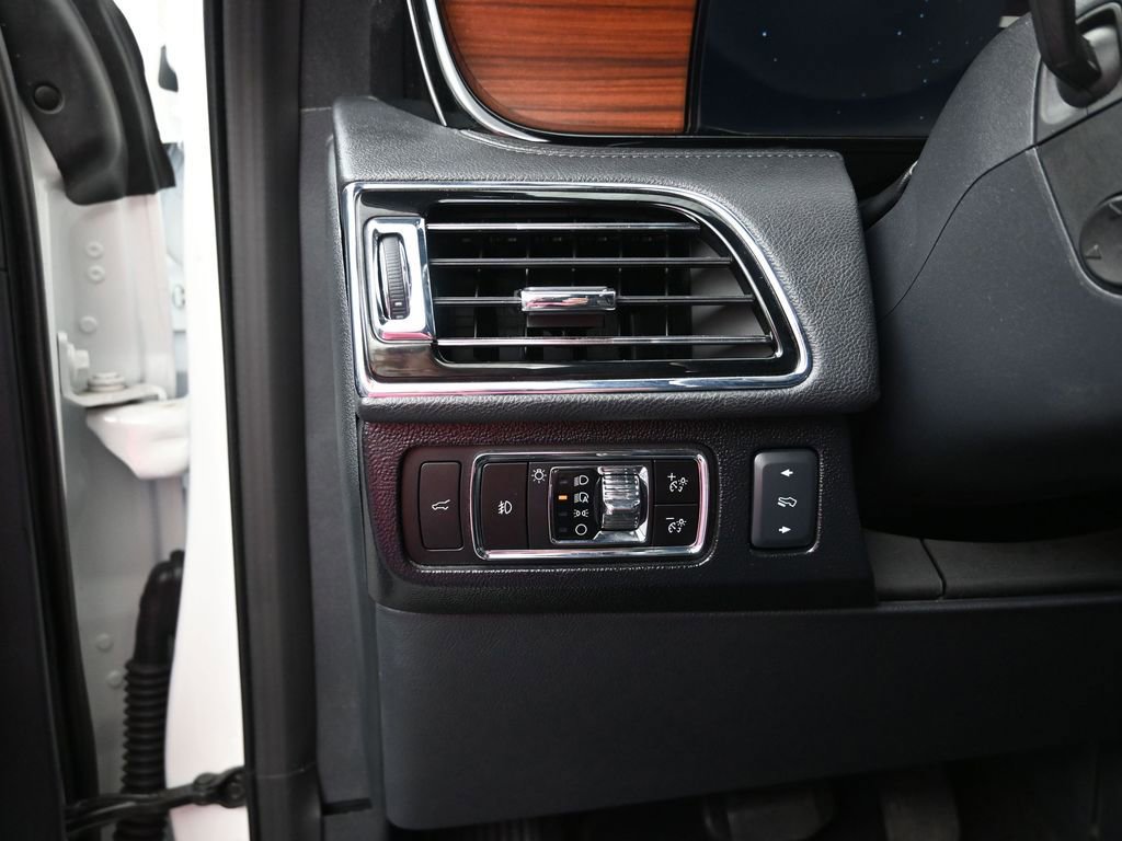 Used 2024 Lincoln Navigator Reserve image 13