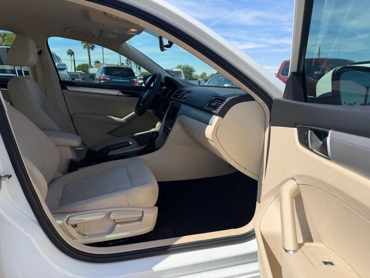 Used 2018 Volkswagen Passat 2.0T S FWD image 25