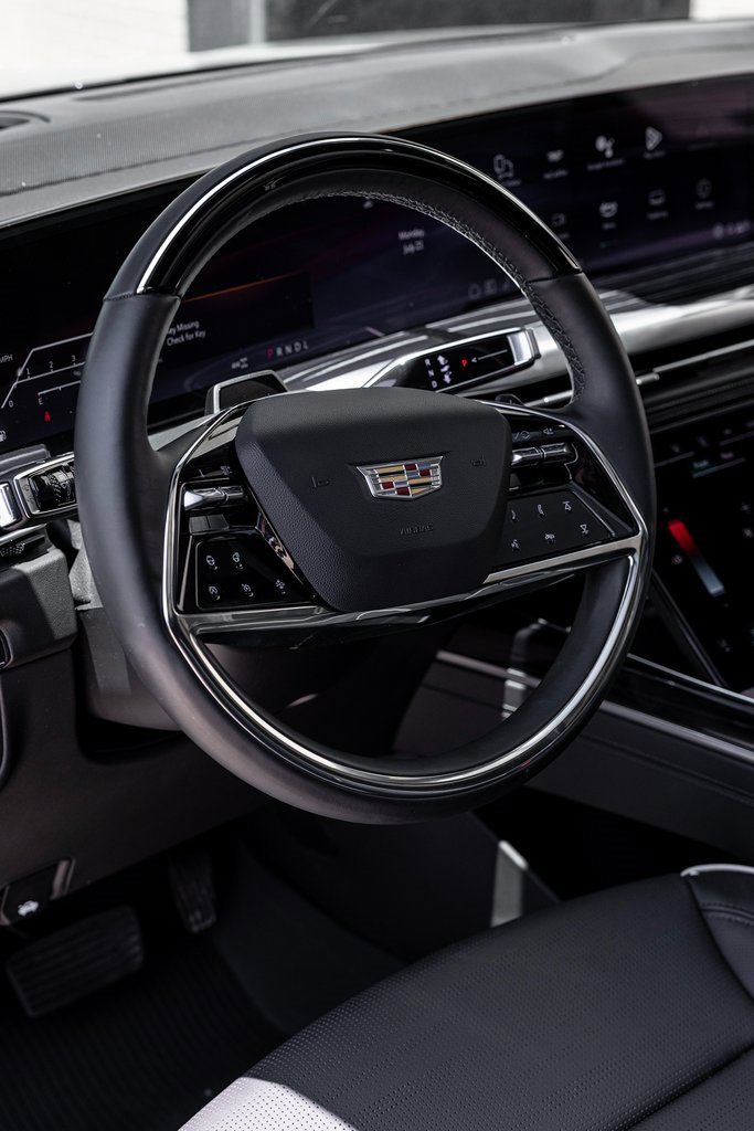 Used 2025 Cadillac Escalade ESV Sport w/ Touring Package image 10