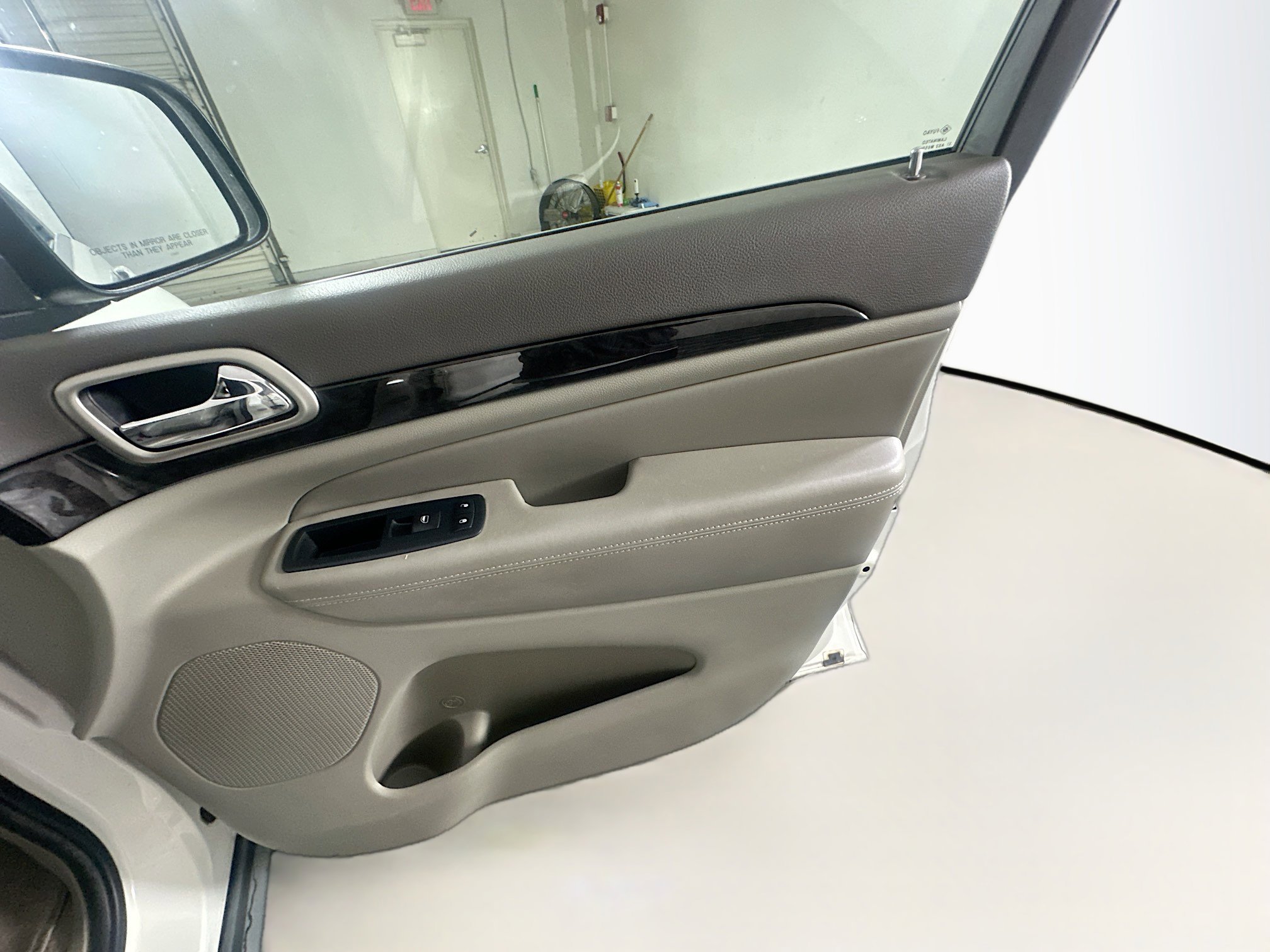 Used 2011 Jeep Grand Cherokee Laredo w/ Trailer Tow Group image 29