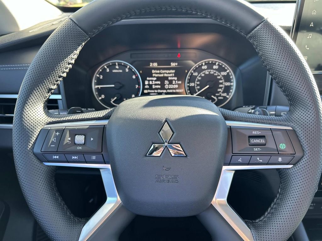 New 2025 Mitsubishi Outlander SE image 31