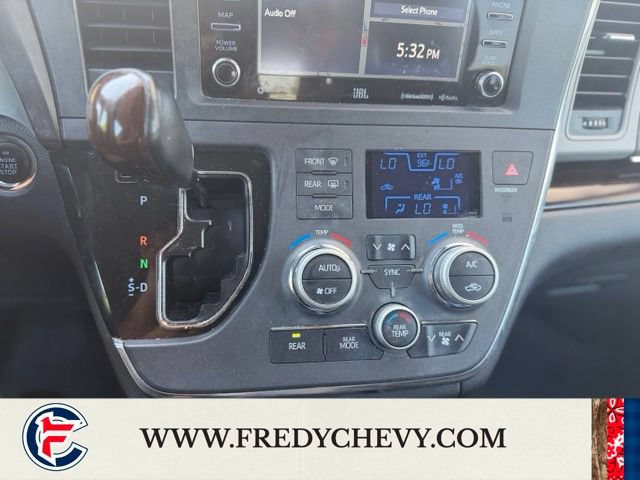 Used 2019 Toyota Sienna Limited Premium w/ Carpet Mat Package FWD image 12