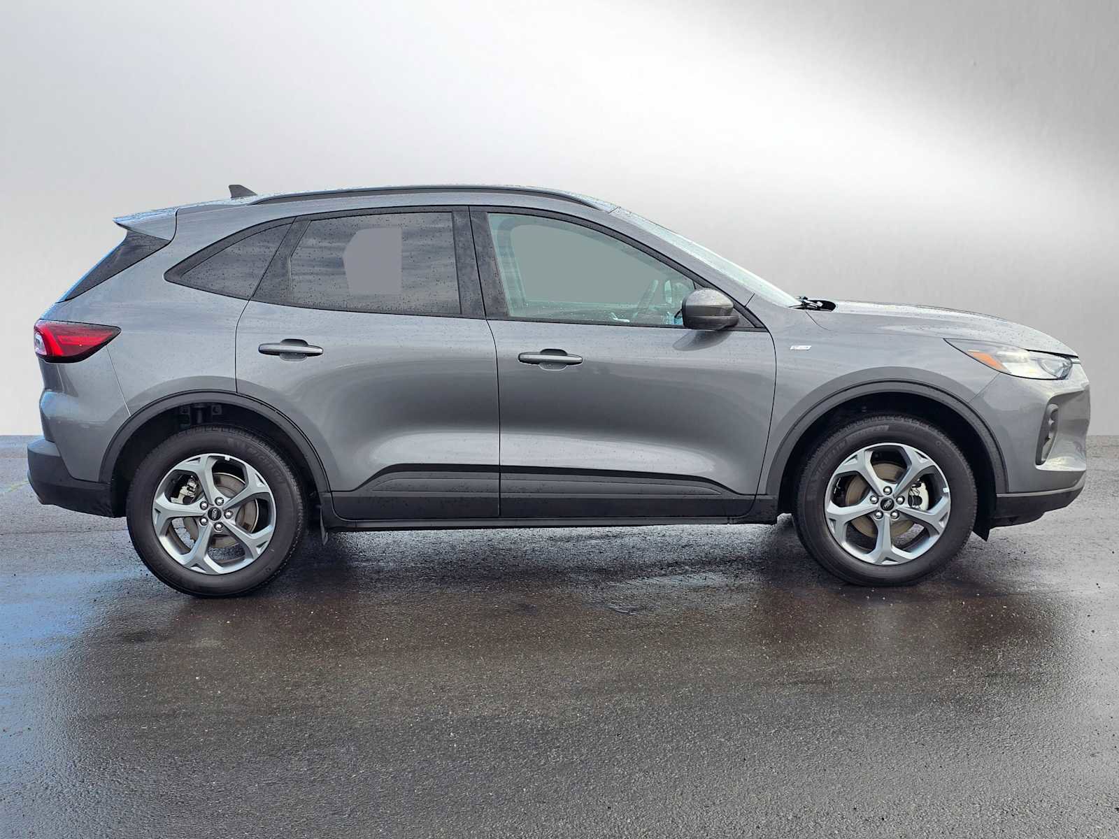 Used 2025 Ford Escape ST-Line Select AWD/4WD image 2