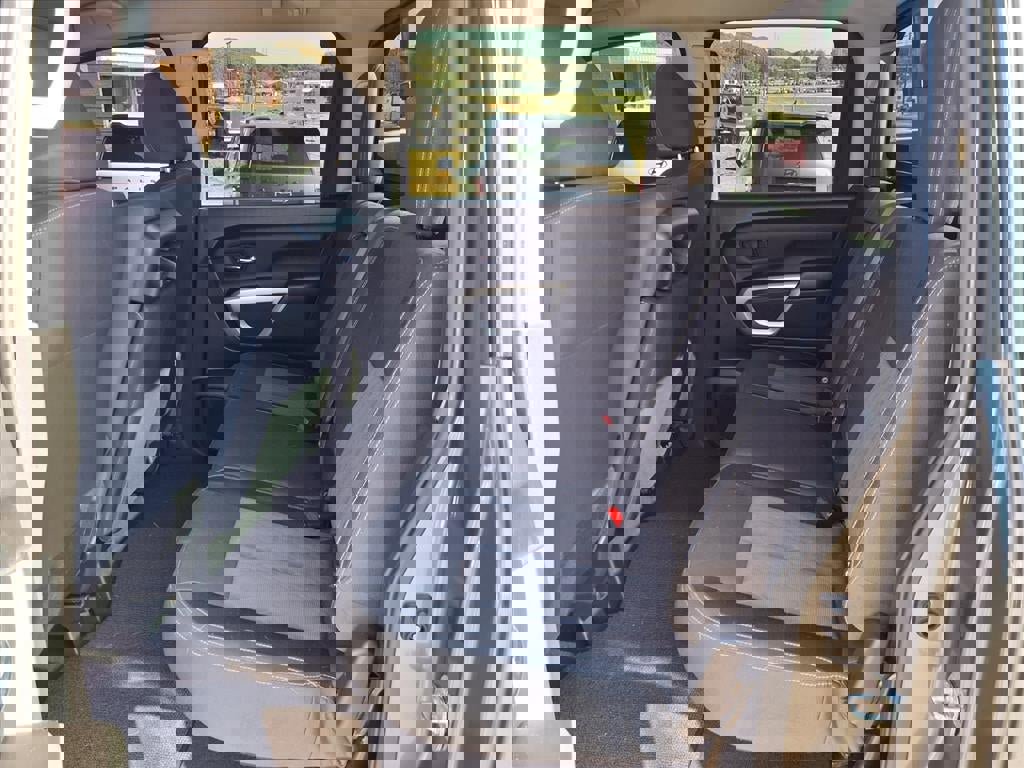 Used 2023 Nissan Titan SV image 11