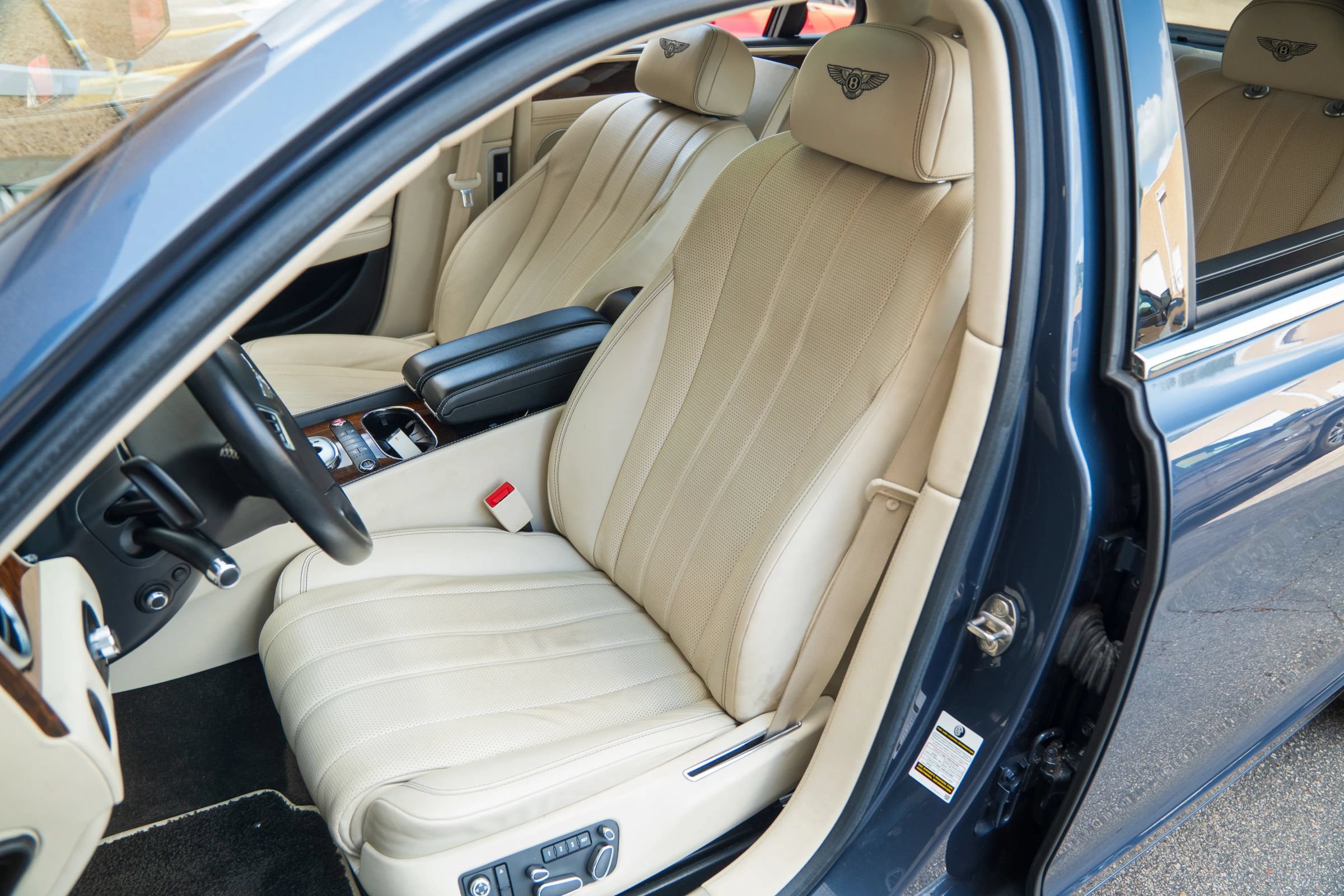 Used 2015 Bentley Flying Spur V8 AWD/4WD image 25