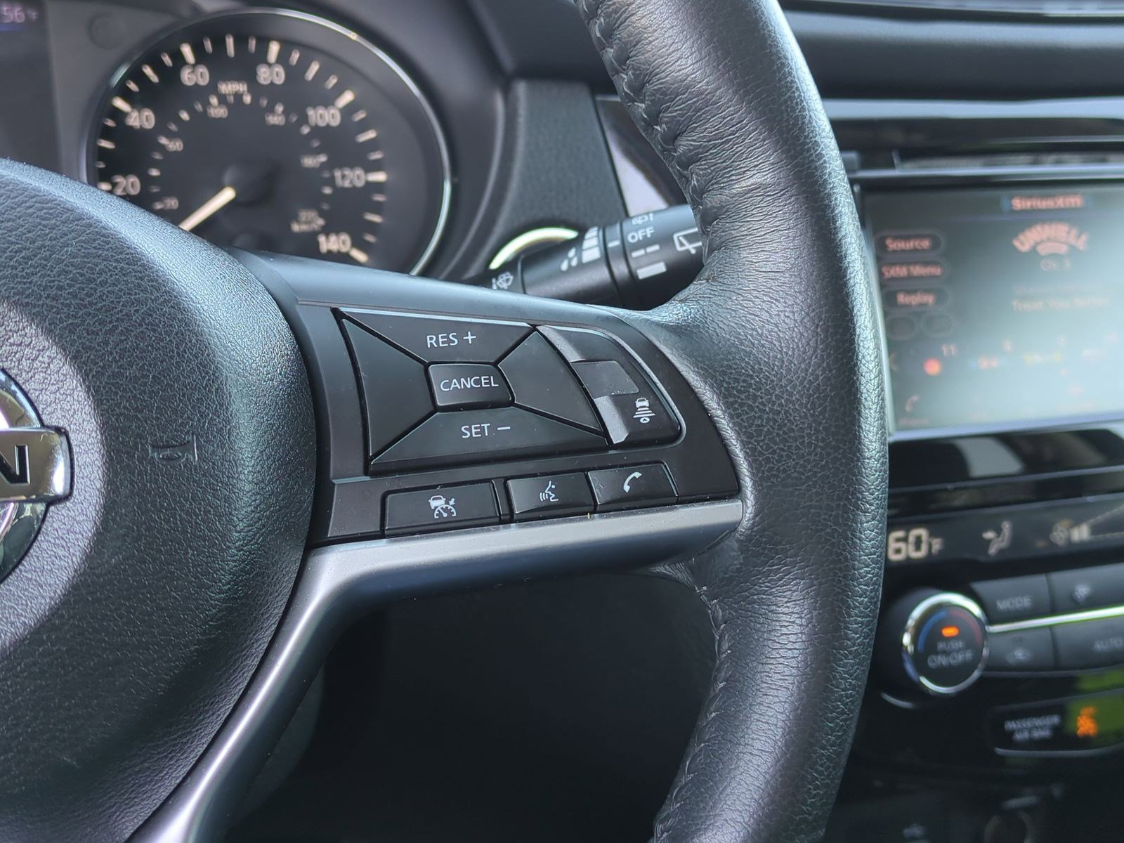 Used 2018 Nissan Rogue SV w/ Premium Package image 20