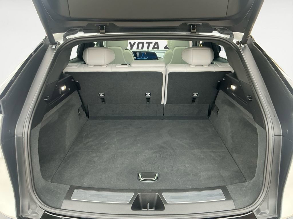 Used 2024 Cadillac Lyriq Luxury image 17